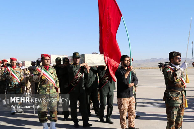 استقبال از پیکر مطهر ۱۰ شهید گمنام در زاهدان