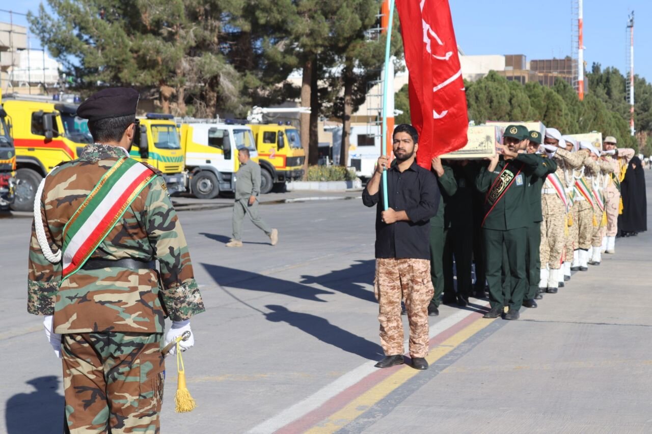 پیکر ۱۰ شهید گمنام دفاع مقدس وارد زاهدان شد