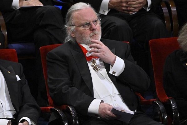 یون فوسه جایزه نوبل را دریافت کرد