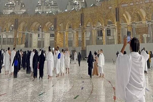 حال و هوای زائران مسجدالحرام در پی بارش باران