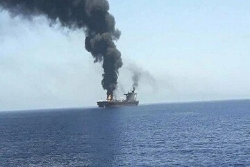 Babülmendep Boğazı'nda İsrail tanker gemisi füzeyle vuruldu
