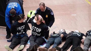 VIDEO: US police clam down on pro-Gaza protestors in Chicago