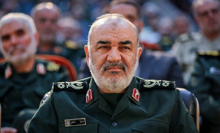 سرلشکر سلامی پرتاب موفق ماهواره «چمران - 1» را تبریک گفت