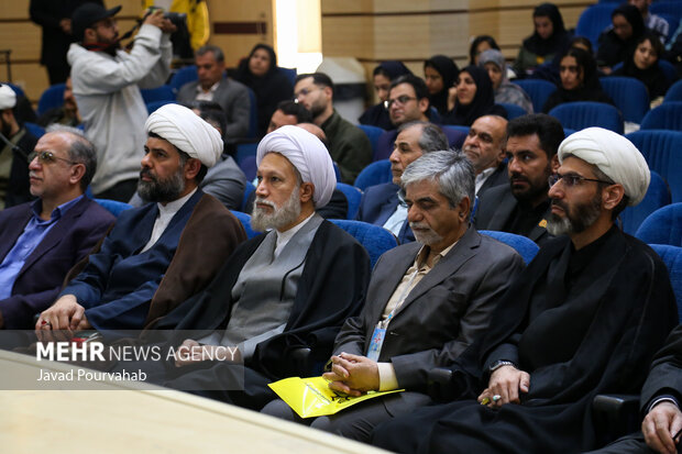همایش ملی تعلیم و تربیت با اندیشه‌های آیت‌الله خامنه‌ای در شیراز