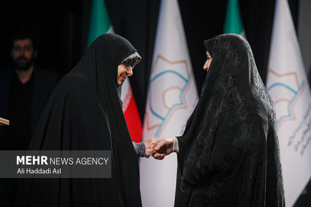 انسیه خزعلی معاون رئیس جمهور در نخستین کنگره ملی فعالین خواهر کانون های فرهنگی هنری مساجد حضور دارد