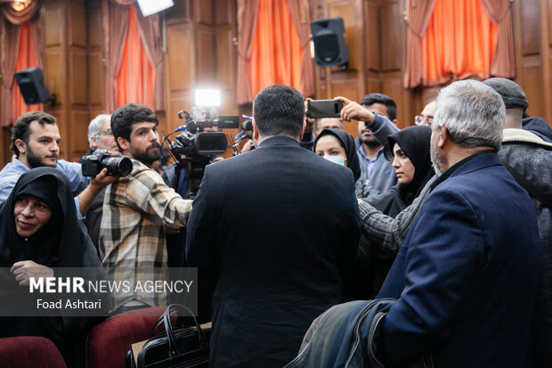 اولین جلسه دادگاه رسیدگی به اتهامات ۱۰۴ نفر از اعضای سازمان مجاهدین خلق موسوم به منافقین صبح سه‌شنبه (۲۱ آذر ۱۴۰۲) در مجتمع قضائی امام خمینی (ره) به صورت علنی برگزار شد