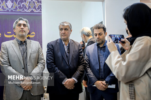 محمد اسلامی معاون رئیس جمهور و رئیس سازمان انرژی اتمی در مراسم رونمایی از محصولات جدید رادیوداروها حضور دارد