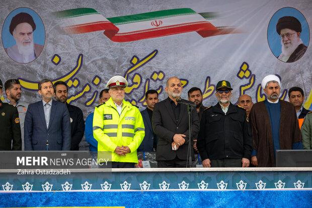 رزمایش طرح ترافیکی زمستانی با حضور وزیر کشور، جانشین فرمانده کل انتظامی، رئیس پلیس راهور و نمایندگان وزارت راه و شهرسازی، اورژانس، هلال احمر…صبح امروز سه شنبه ۲۱ آذر ۱۴۰۲ در دانشگاه علوم انتظامی امین برگزار شد