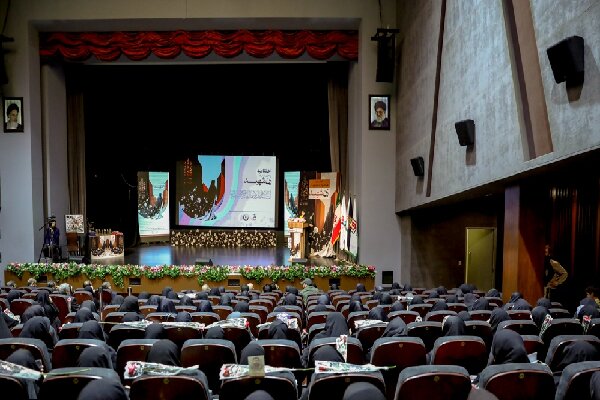 توجه به نقش آفرینی زنان تا پیروزی انقلاب کمرنگ بود