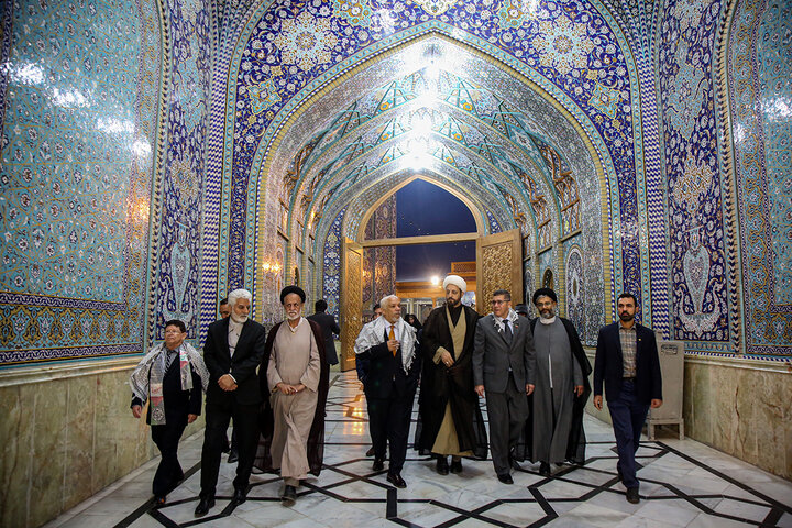 سفرای ۴ کشور آمریکای جنوبی در حرم بانوی کرامت حضور یافتند تصاویر