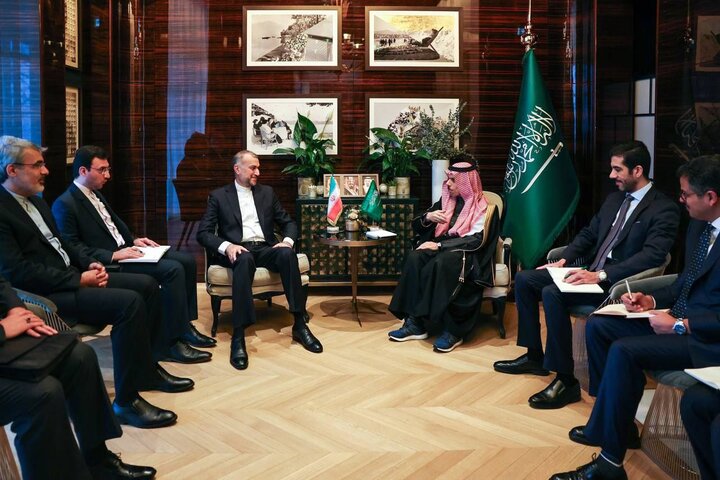 ایران سعودی عرب کے ساتھ مختلف شعبوں میں تعلقات کو مضبوط بنانے کے لیے تیار ہے، ایرانی وزیر خارجہ