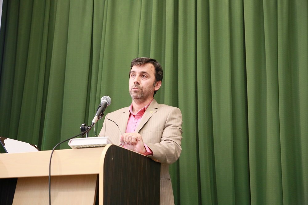 تجلیل از پژوهشگران منهای فناوران/ متولیان از خودشان تقدیر کردند!