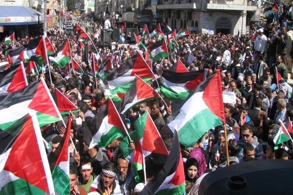 فلسطین در مبارزه خود ملت ایران را الگو قرار داده است