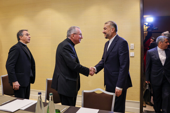 Iran FM meets Jordanian counterpart, Vatican PM in Geneva