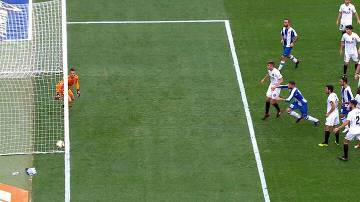 نگاهی به تاریخچه VAR درفوتبال دنیا/ اولین تجربه ایران پس از۱۱سال