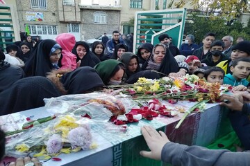 آیین وداع با شهید گمنام در شهرک فرهنگیان شیراز برگزار شد