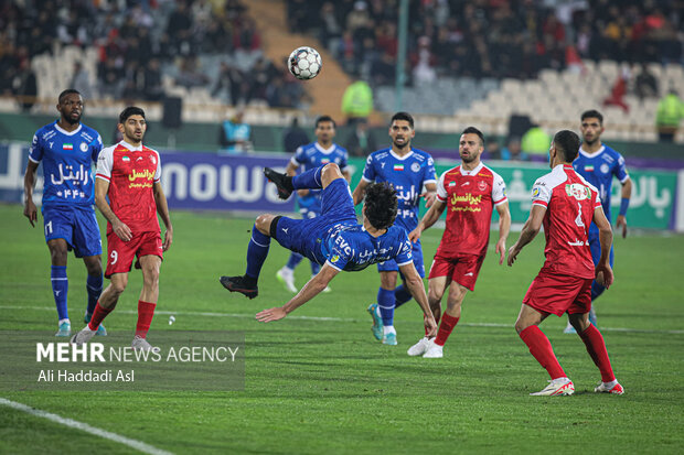 استقلال با طراوت و جنگنده بازی میکند/ از دعوا دیگر خبری نیست