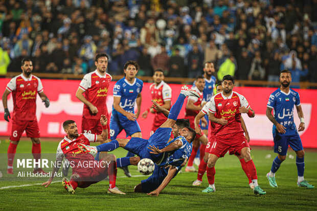 استقلال با طراوت و جنگنده بازی میکند/ از دعوا دیگر خبری نیست