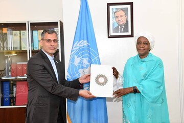 تقدیم اعتبارنامه غلام پور به مدیرکل دفتر سازمان ملل در نایروبی