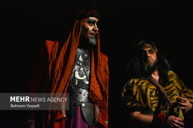 اجرای نمایش "سوزنبان" به مناسبت دهه فاطمیه در اراک