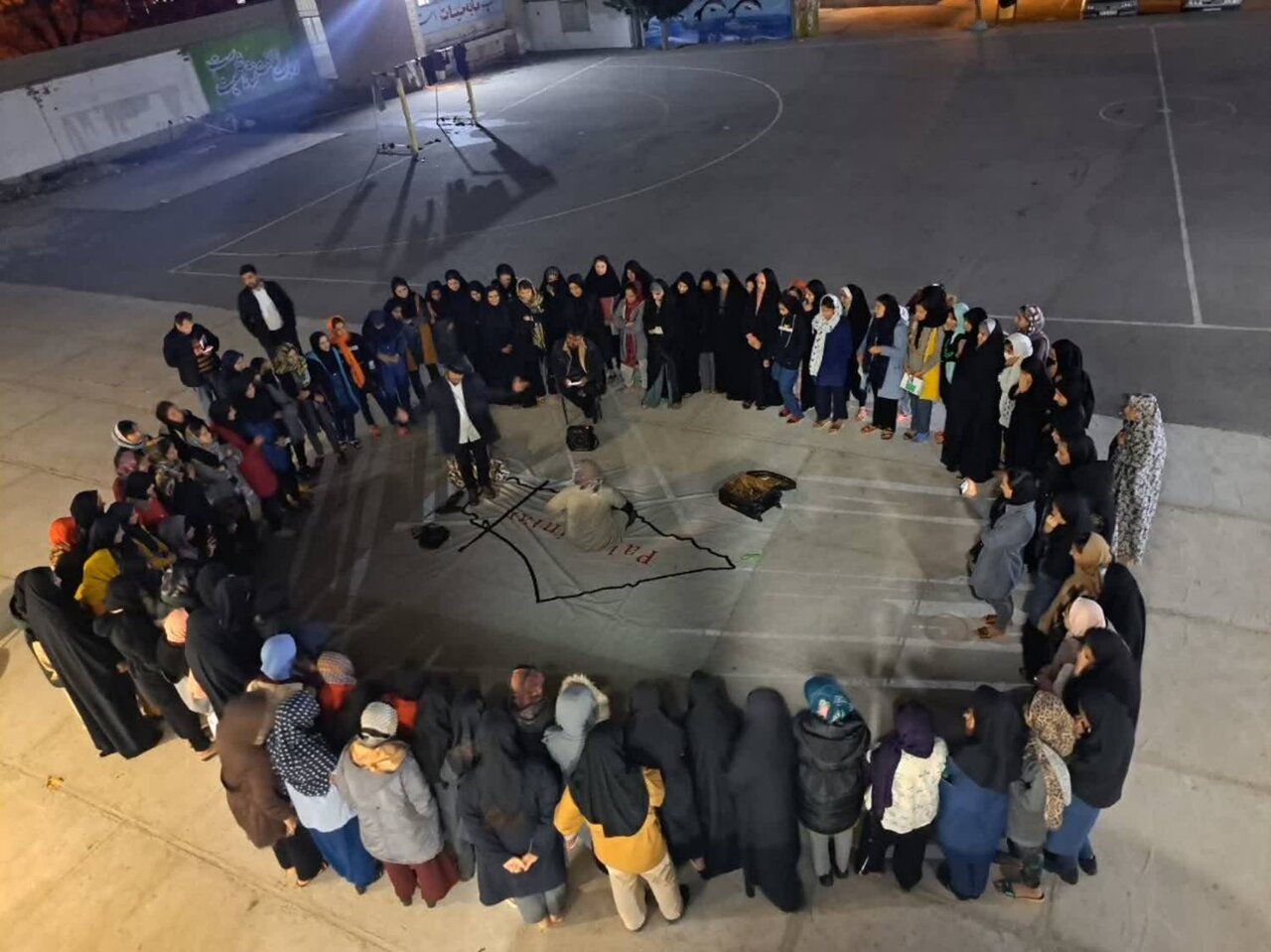 نمایش خیابانی «مهمان غاصب» در ۱٠ نقطه اجرا شد/ استقبال مردم استان