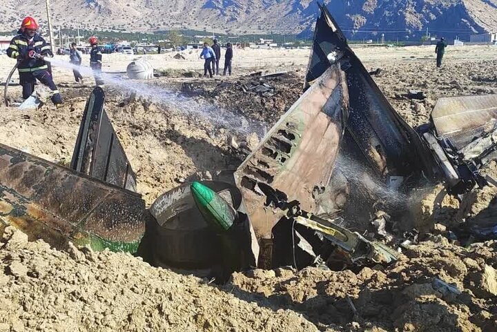 تصاویر جدیدی از سقوط هواپیمای سوخو در حوالی کازرون