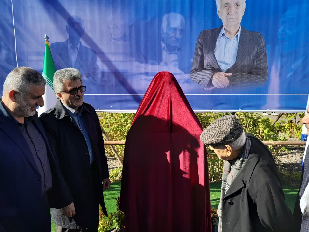 آیین رونمایی از سردیس دکتر «صادق پیروز» در لاهیجان برگزار شد آیین رونمایی از سردیس دکتر «صادق پیروز» در لاهیجان برگزار شد