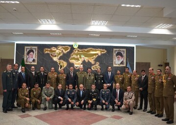وفد من أساتذة وطلبة جامعة الدفاع الوطني بسلطنة عمان يزورون إيران