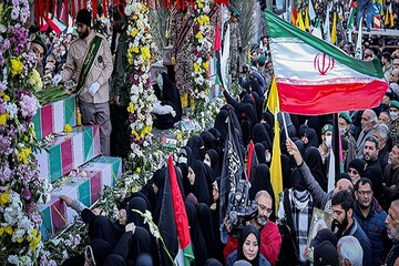 ۱۱۰ شهید گمنام دفاع مقدس در تهران تشییع شدند/رزمنده ها دلشان به پرچم یازهرا گرم بود