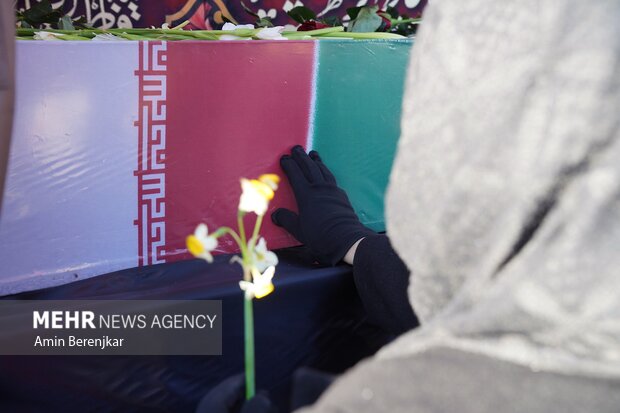 تشییع باشکوه شهدای گمنام/ عطر بهشتی در سراسر ایران پیچید