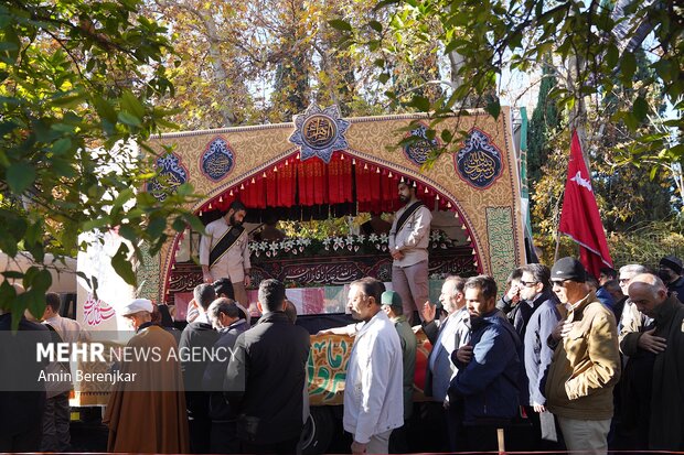 تشییع پیکر پاک ۱۲ شهید گمنام هشت سال دفاع مقدس در شیراز
