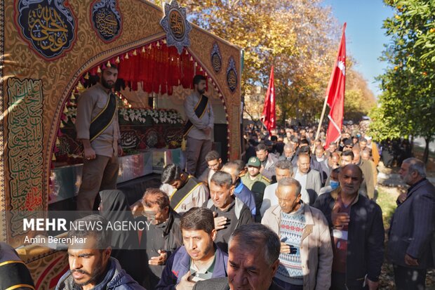 تشییع پیکر پاک ۱۲ شهید گمنام هشت سال دفاع مقدس در شیراز