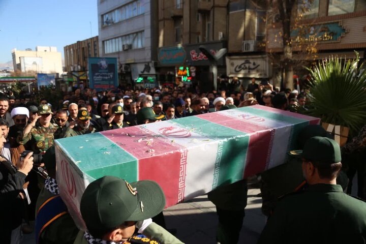 سنندج رنگ و بوی معنوی به خود گرفت/ تشییع پیکر 4 شهید گمنام