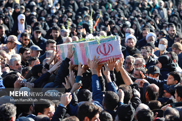 تشییع دو شهید گمنام دفاع مقدس در همدان