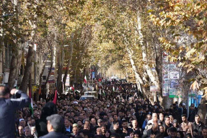 شور فاطمی خرم‌آبادی‌ها در تشییع شهدا/ «شهید گمنام» سلام!