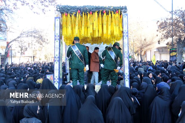 تشییع پیکر 7 شهید گمنام و یک شهید مدافع حرم در کرمانشاه