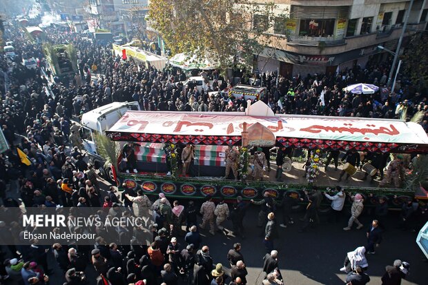 تہران میں 110 گمنام شہیدوں کی تشییع جنازہ، لاکھوں کی شرکت

