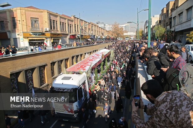 مراسم تشییع پیکرهای۱۱۰ شهید گمنام دفاع مقدس در تهران - ۲