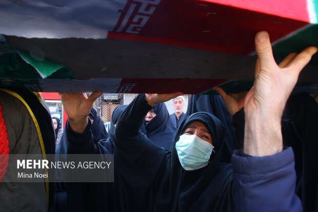 ایرانی شہر تبریز میں 6 گمنام شہداء کی تشییع جنازہ
