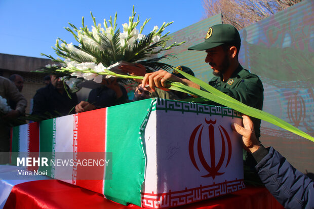 ایرانی شہر تبریز میں 6 گمنام شہداء کی تشییع جنازہ
