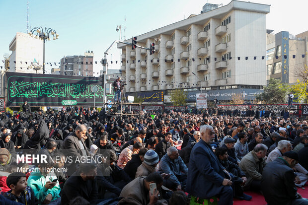 مراسم عزاداری شهادت حضرت زهرا (س) بعدازظهر یکشنبه ۲۶ آذر ۱۴۰۲ در میدان جهاد تهران برگزار شد