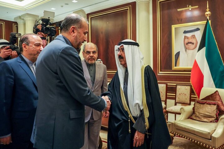 ایرانی وزیر خارجہ کی نئے امیر کویت کے درمیان ملاقات
