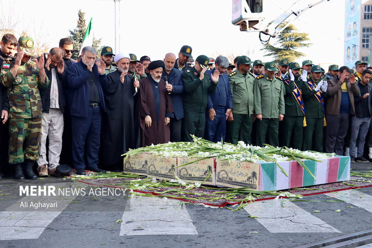 لاله های فاطمی در ارومیه تشییع شدند/مردم سنگ تمام گذاشتند