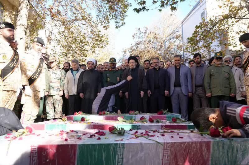 شور فاطمی خرمآبادیها در تشییع شهدا/ «شهید گمنام» سلام!