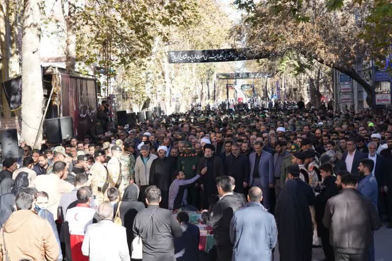 شور فاطمی خرمآبادیها در تشییع شهدا/ «شهید گمنام» سلام!