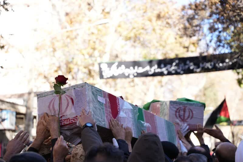 شور فاطمی خرم‌آبادی‌ها در تشییع شهدا/ «شهید گمنام» سلام!