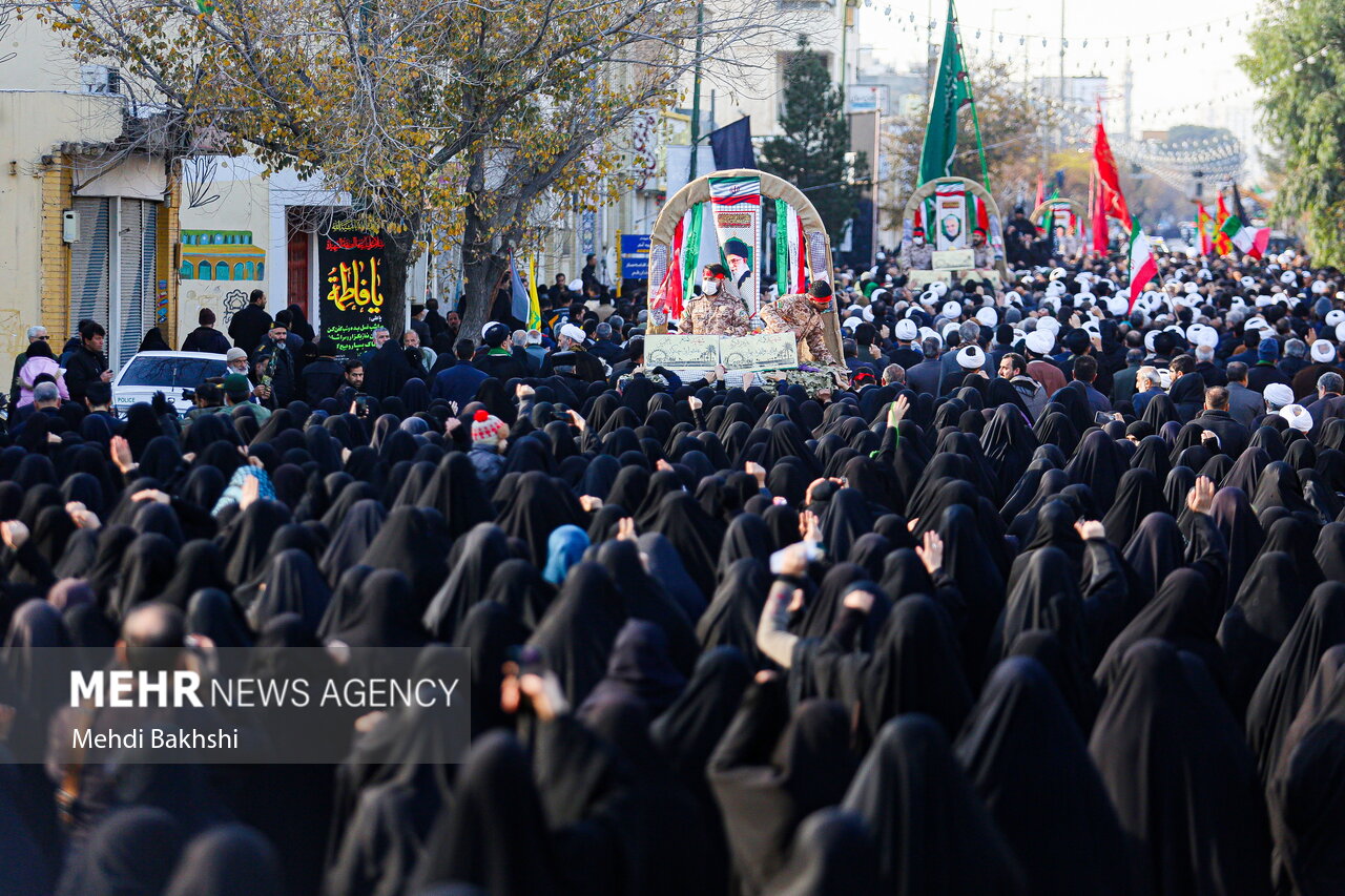تشییع باشکوه دُردانههای به میهن بازگشته در قم برگزار شد