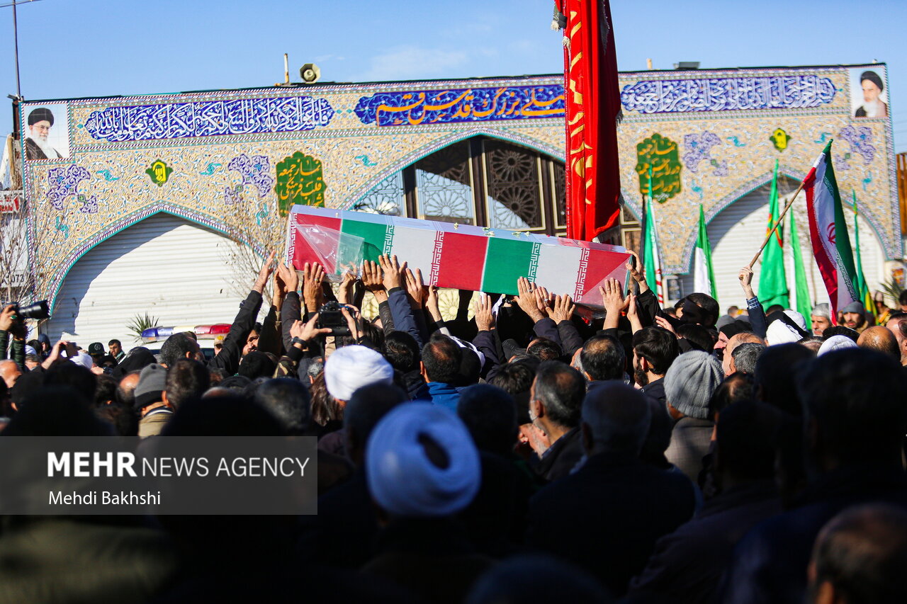 تشییع باشکوه دُردانههای به میهن بازگشته در قم برگزار شد