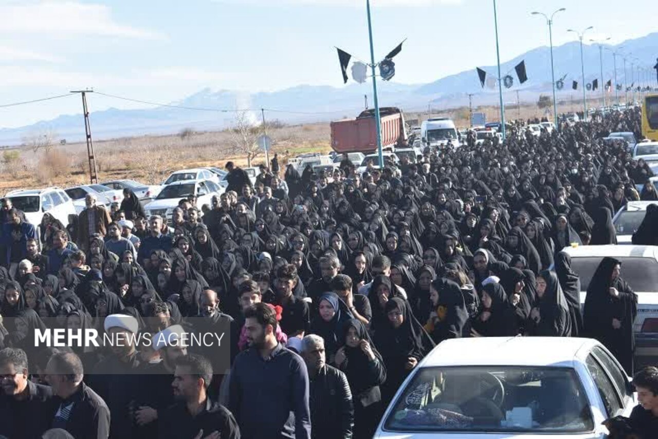 پیکر شهید گمنام در روستای احمد آباد بهاباد تشییع خاکسپاری شد