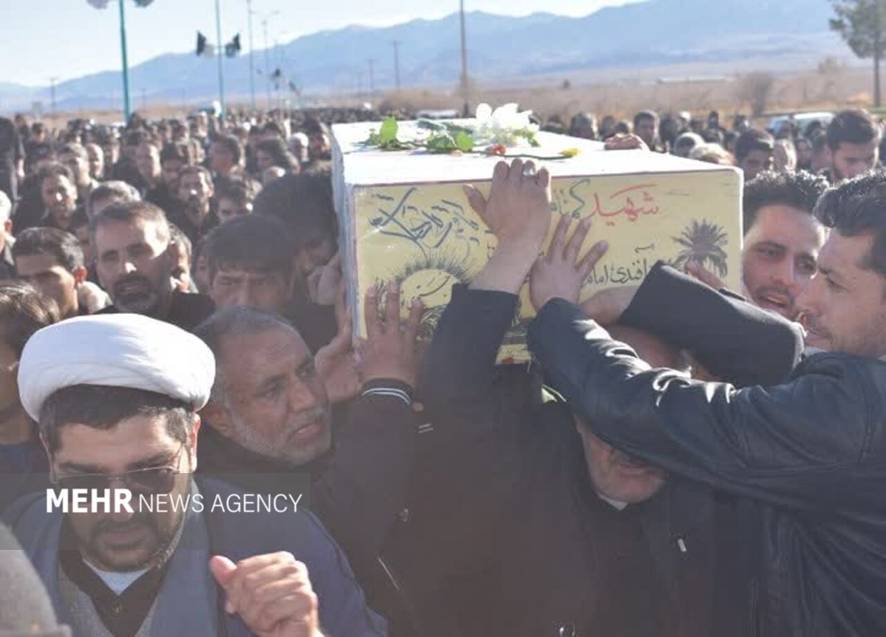 پیکر شهید گمنام در روستای احمد آباد بهاباد تشییع خاکسپاری شد